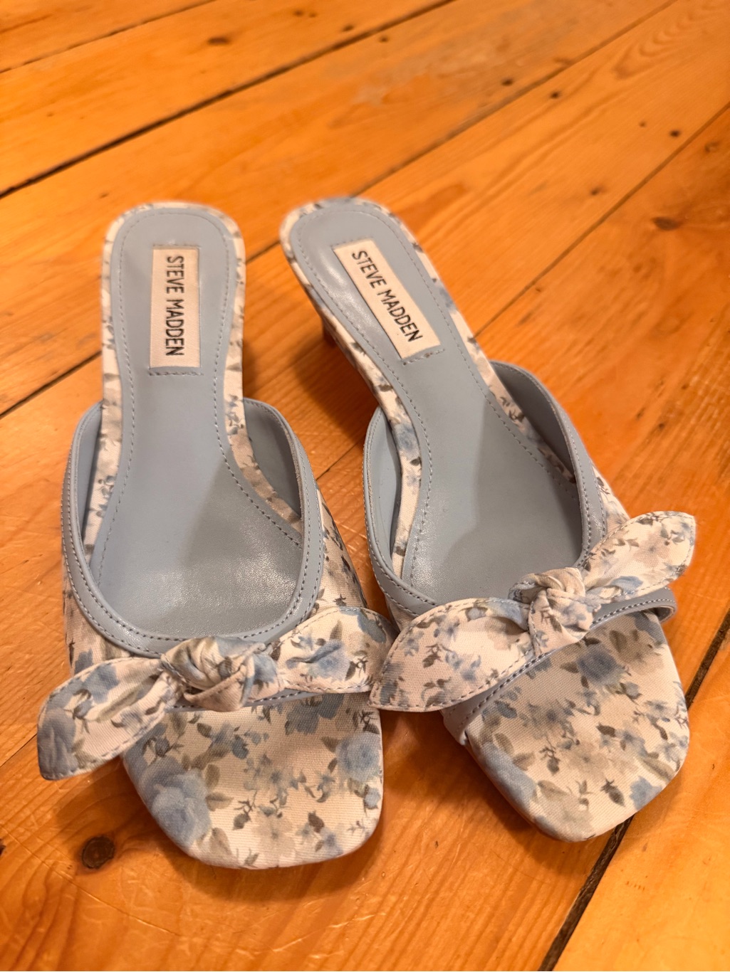 Steve Madden Women’s Blue Floral Bow Kitten Heel Sandals